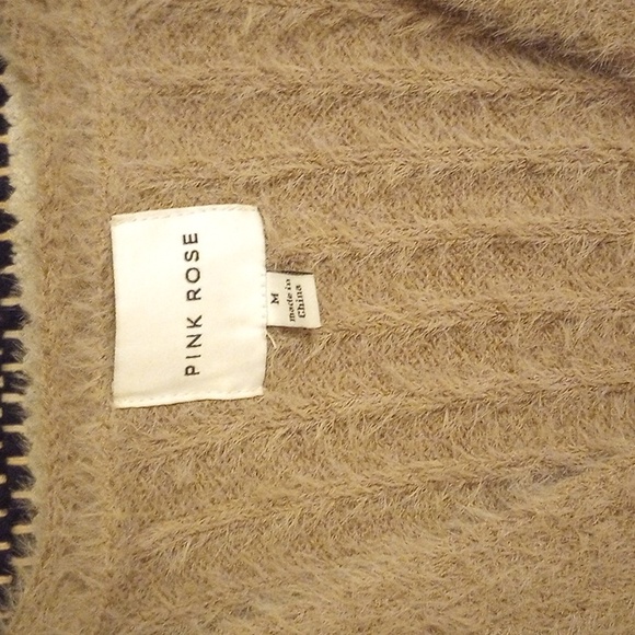 Crop Fuzy Cardigan ❤️ - Picture 2 of 4